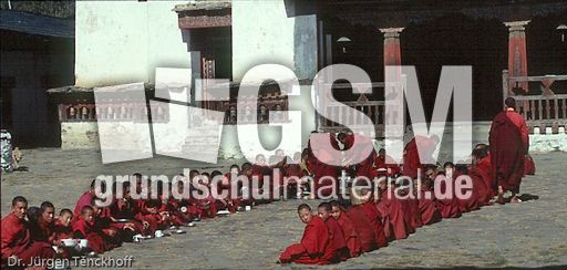 1112_bhutan_1994__Gangtey Gompa in Wangdiphodang.jpg